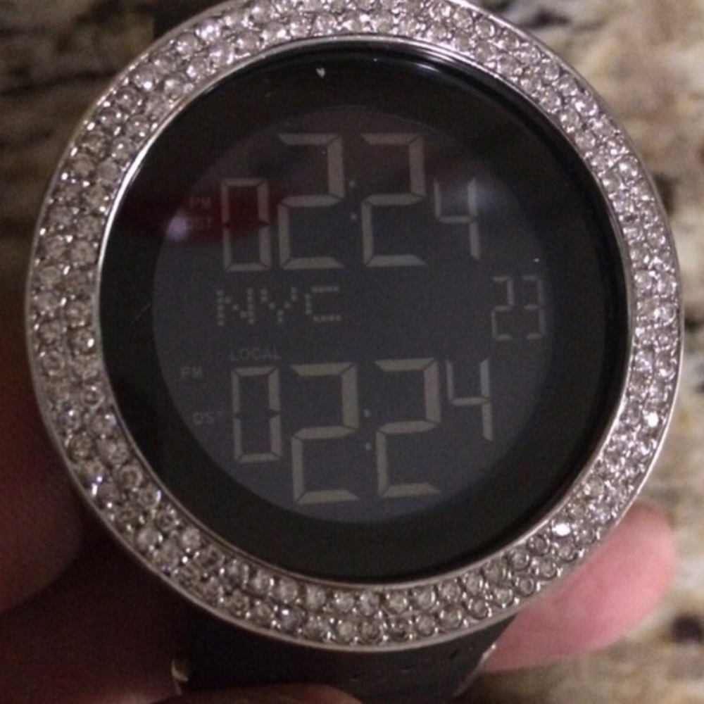 Gucci diamond watch men’s